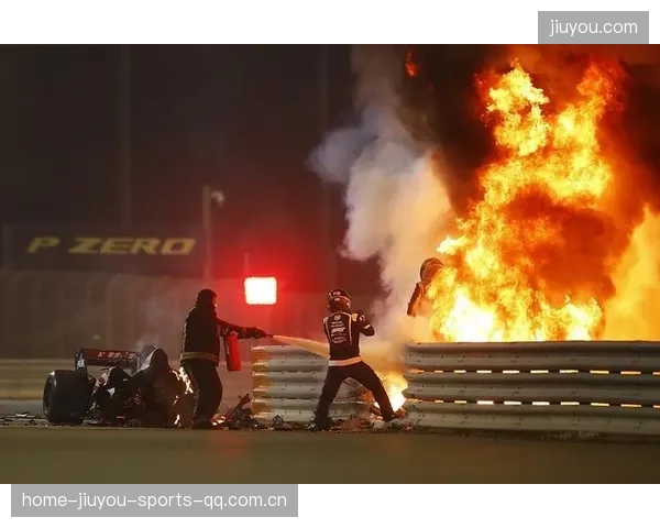 F1维修区惊魂一幕：车队喊停太晚，差点酿成连环撞